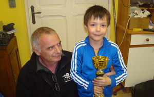 NOLAN AUTHIER et sa coupe du meilleur jeune du concours remis par le président