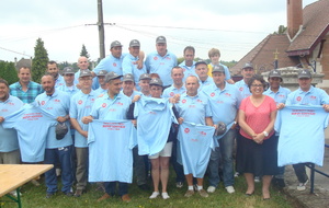 REMISE DES MAILLOTS POUR LE NATIONAL UFOLEP DE LIMOGES PAR LES SPONSORS