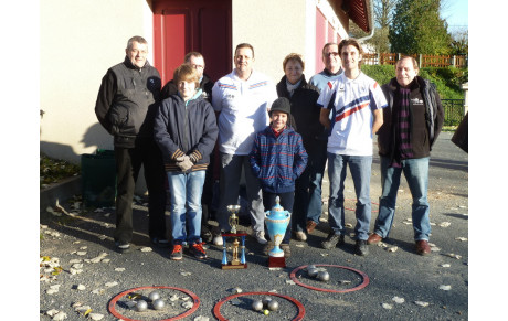 SEBASTIEN DA CUNHA REND VISITE  A L ECOLE DE PETANQUE